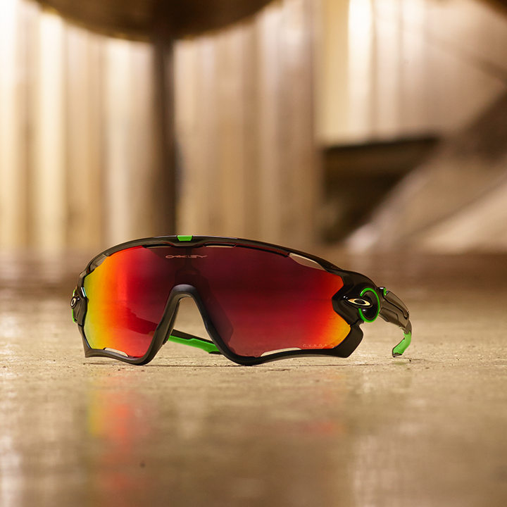 Groene achtergrond Malawi verlichten Oakley zonnebrillen en sportbrillen op sterkte - Optiek Lammerant Deinze