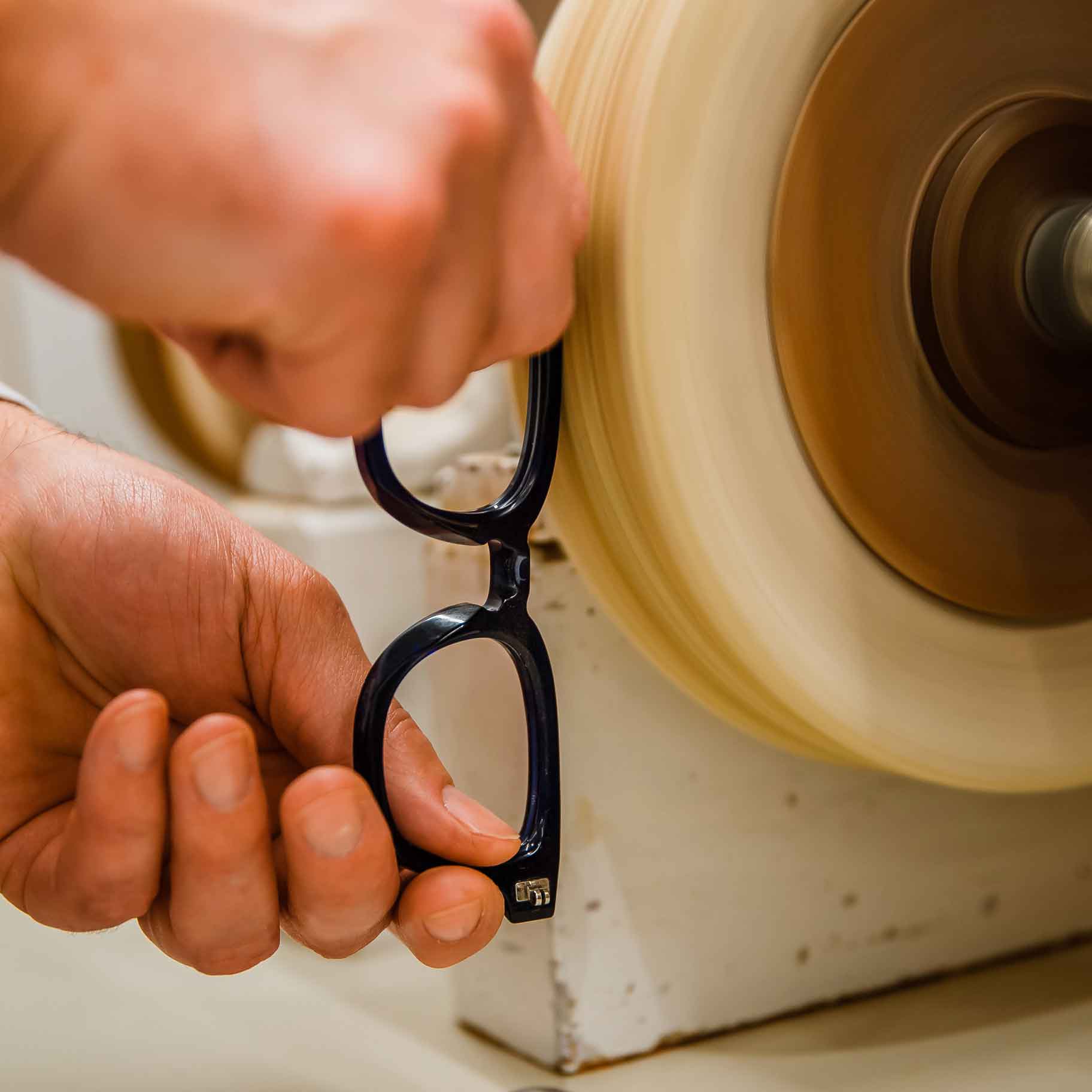 10 tips bij het schoonmaken van je bril - Optiek Lammerant