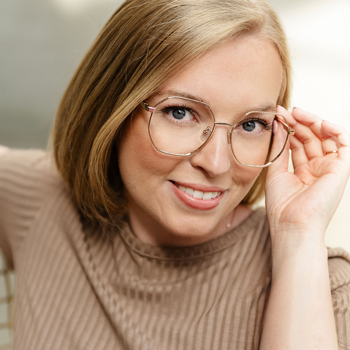 5 make-up tips voor brillendragers - Optiek Lammerant
